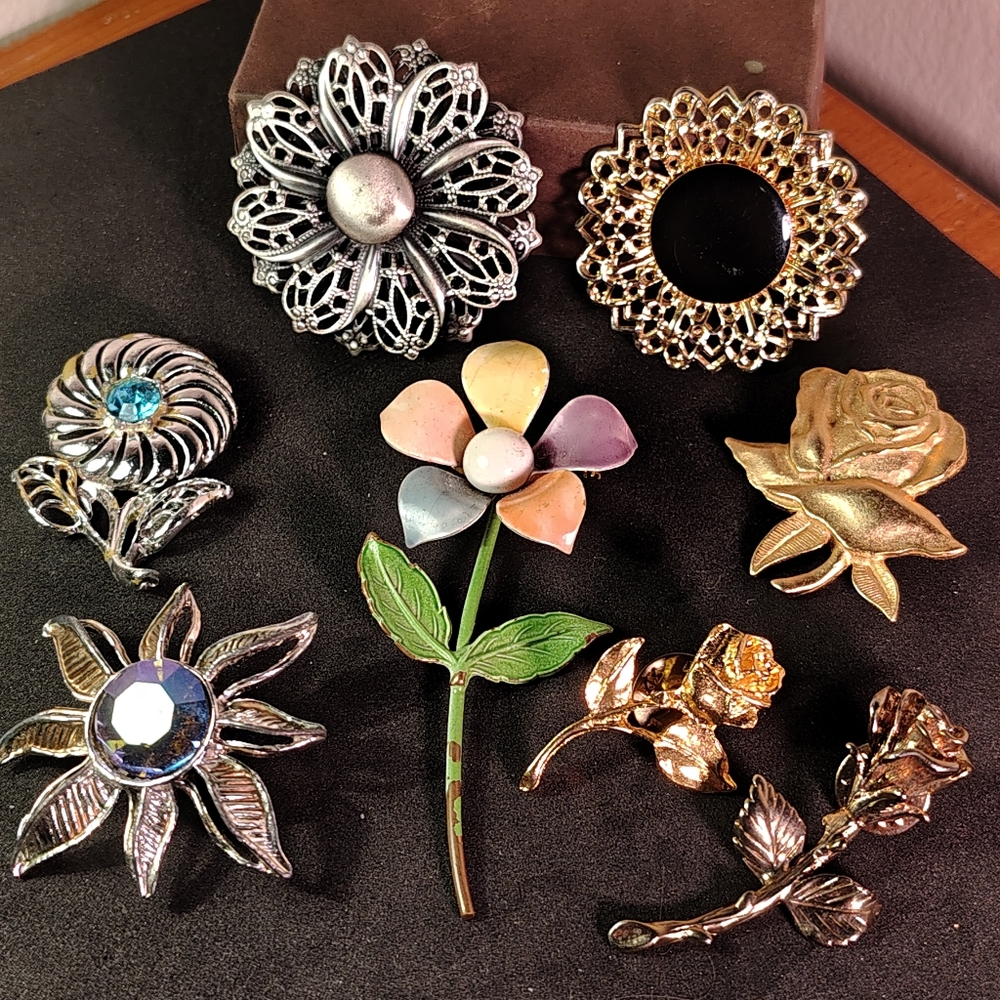 Brooch Lot Set of 8 Flower Floral Rose Vintage Pin Set